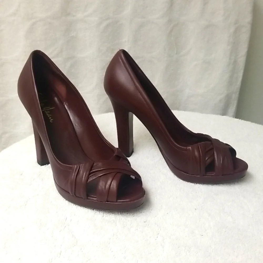 COLE HAAN maroon leather pumps